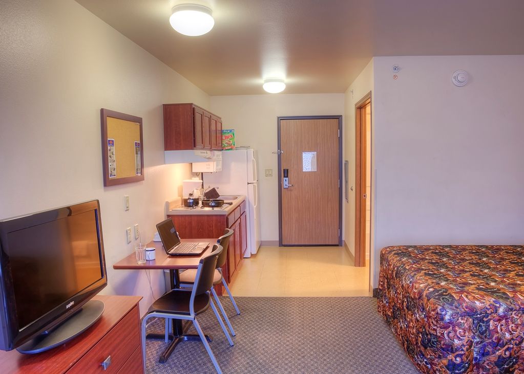 Woodspring Suites 토피카 객실 사진