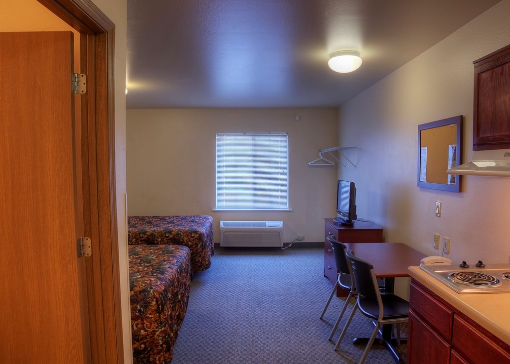 Woodspring Suites 토피카 객실 사진