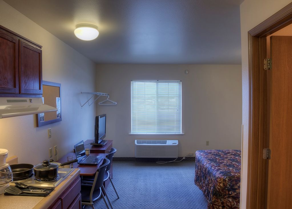 Woodspring Suites 토피카 객실 사진