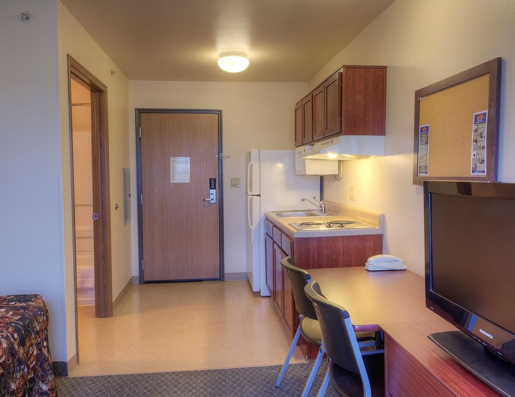 Woodspring Suites 토피카 객실 사진