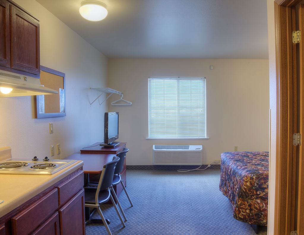 Woodspring Suites 토피카 객실 사진