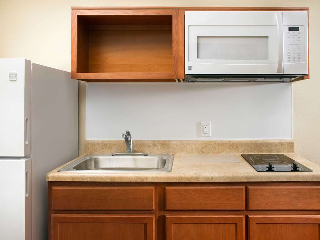 Woodspring Suites 토피카 객실 사진